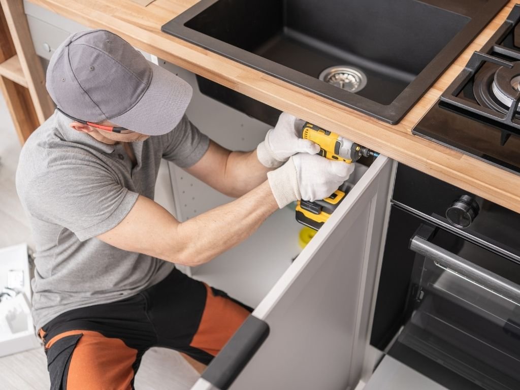 Möbelmontage und kleinere Transporte